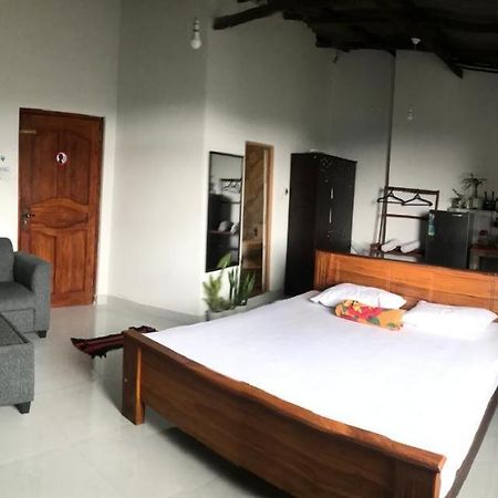 S V Homestay Канди Екстериор снимка