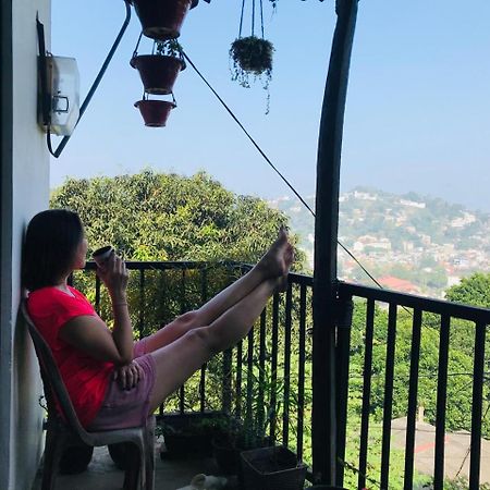 S V Homestay Канди Екстериор снимка