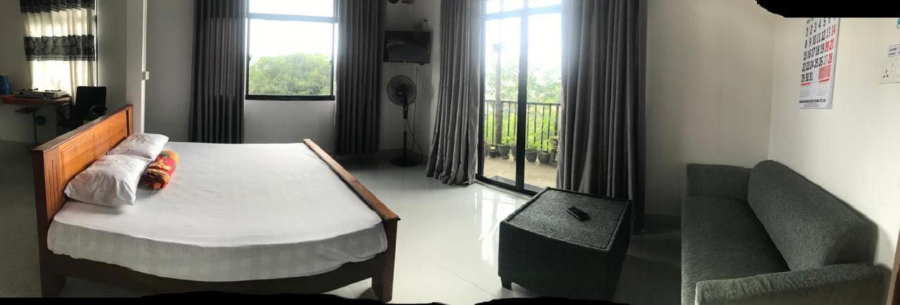 S V Homestay Канди Екстериор снимка