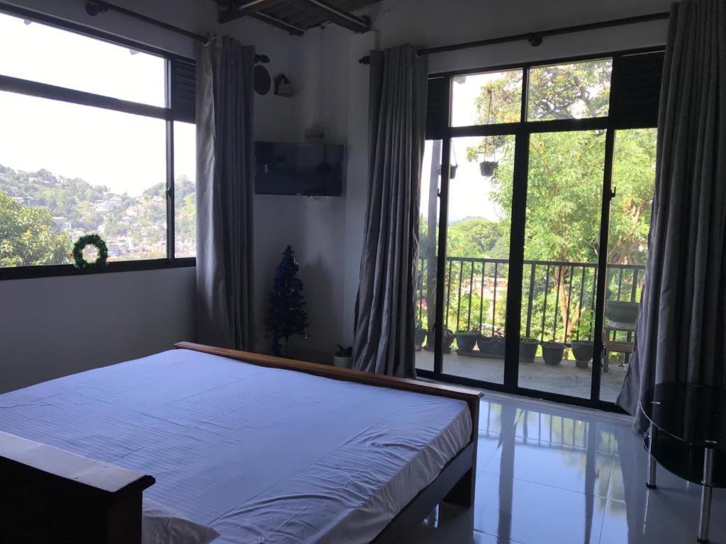S V Homestay Канди Екстериор снимка