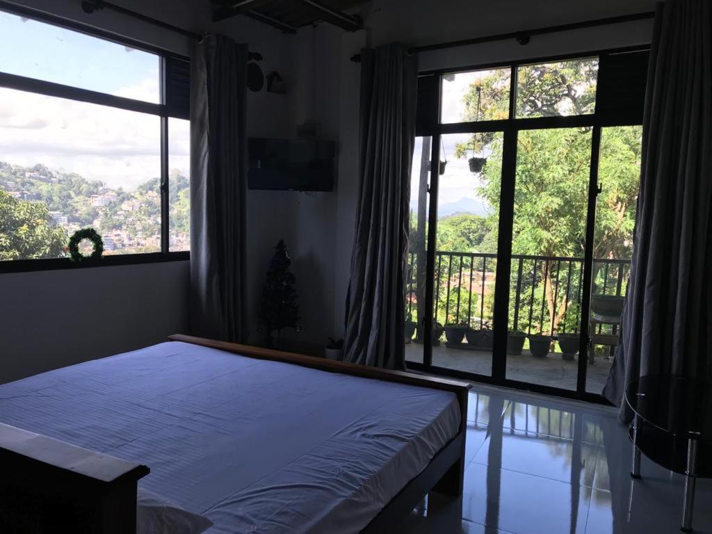 S V Homestay Канди Екстериор снимка
